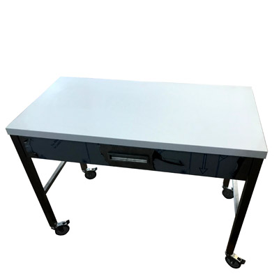 Rolltisch Klartext Metallgestell mit weiß lackierter Platte, Rollen und Schublade